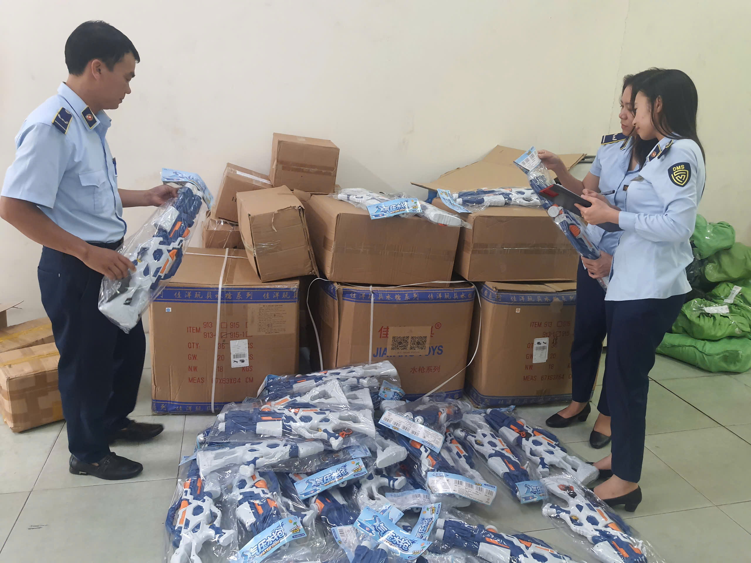 Bộ Công Thương ban hành 4 thông tư liên quan đến lực lượng Quản lý thị trường