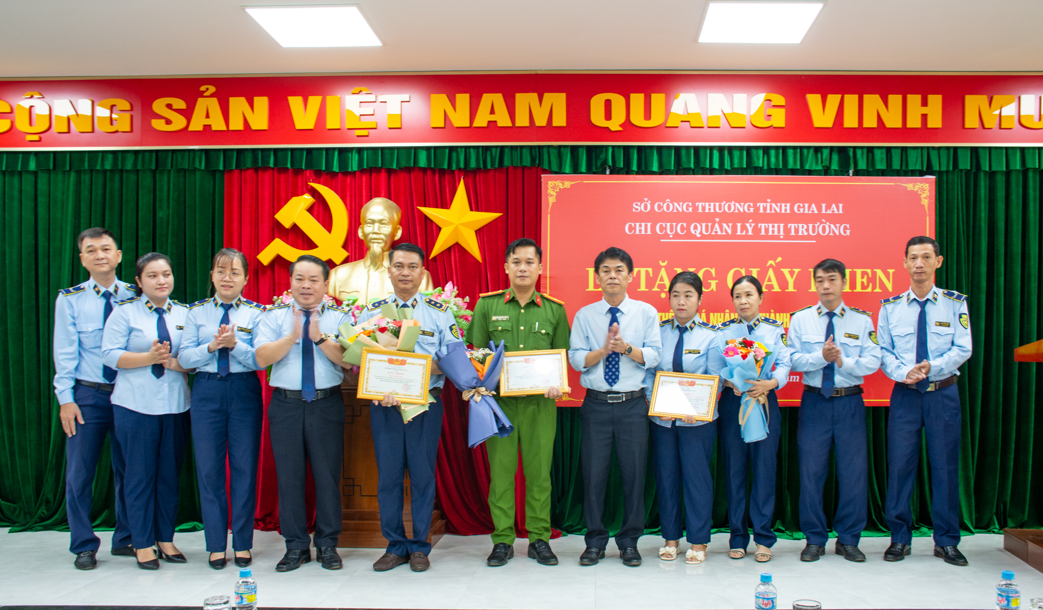 Gia Lai: Khen thưởng lực lượng có thành tích trong chống buôn lậu, hàng giả