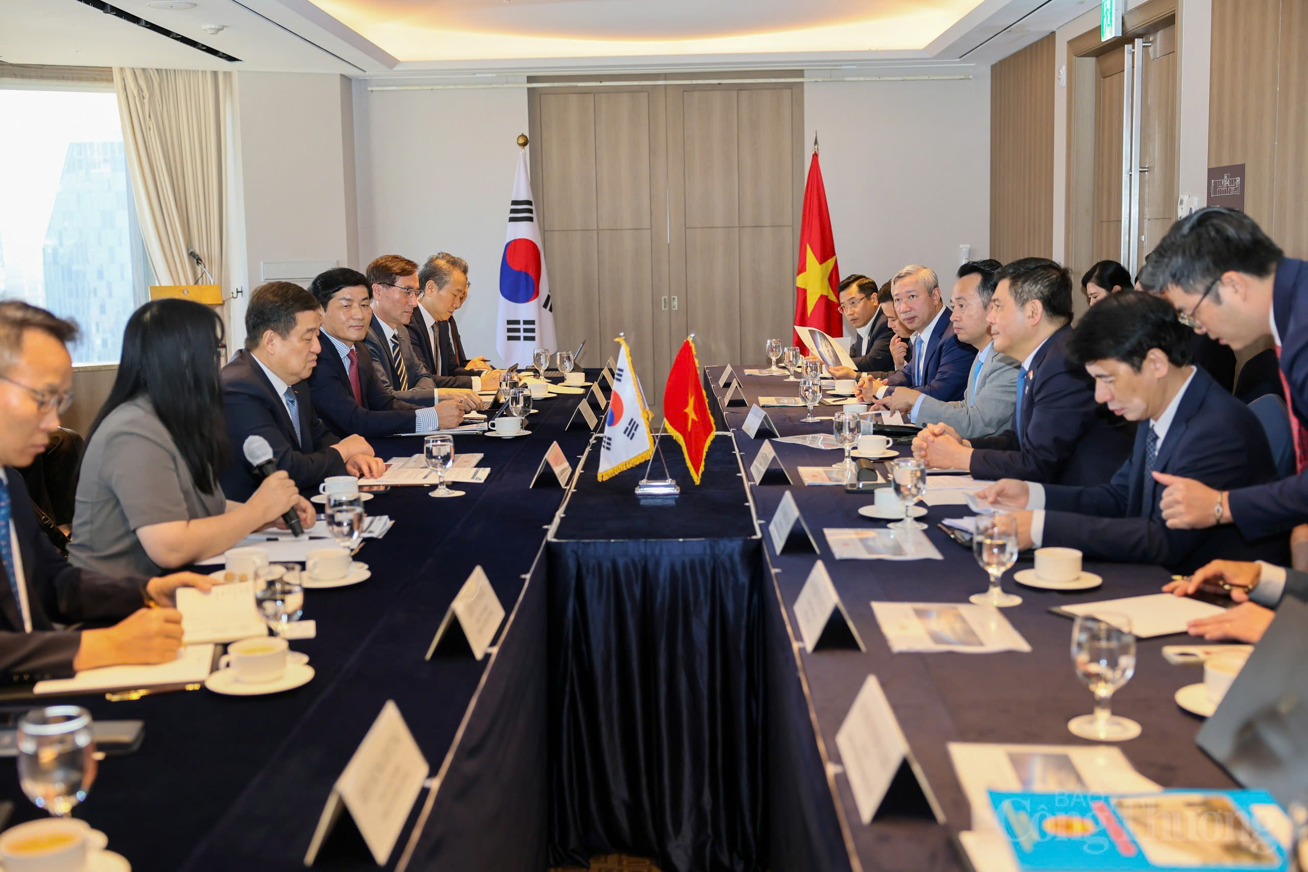 Bộ trưởng Nguyễn Hồng Diên làm việc với Chủ tịch Posco International