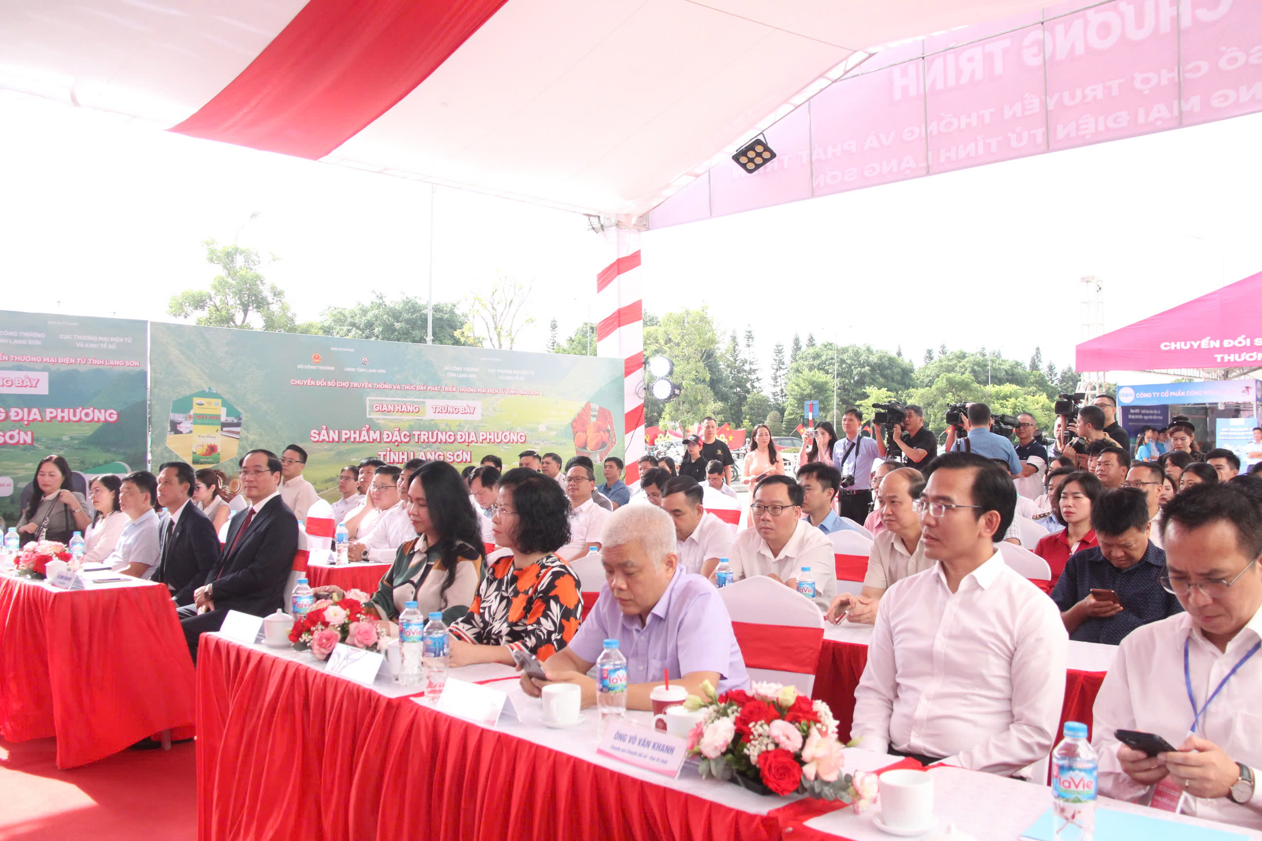 Chuyển đổi số chợ truyền thống: 'Chìa khóa' cho sản phẩm địa phương vươn xa