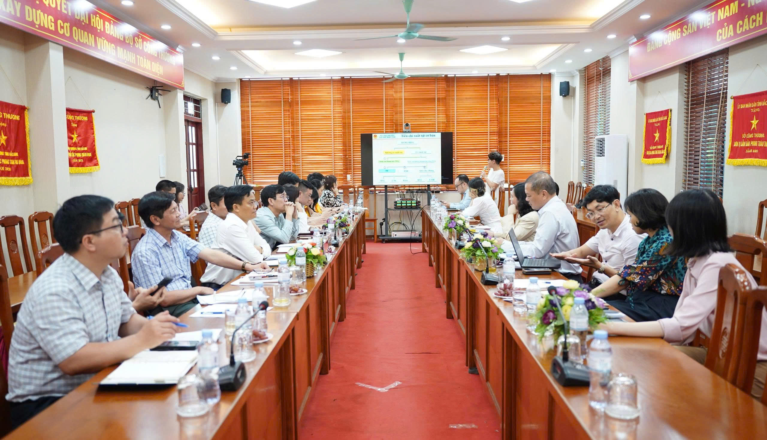 Đoàn công tác 146 làm việc tại Sở Công Thương tỉnh Bắc Ninh. Ảnh: Ngọc Tiến