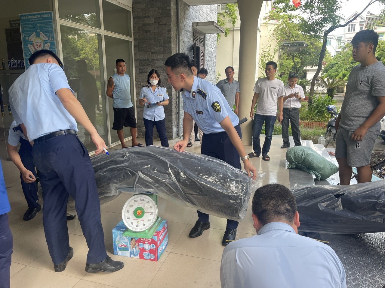 Hà Nội: Phát hiện hàng ngàn sản phẩm vi phạm tại xã Phù Đổng