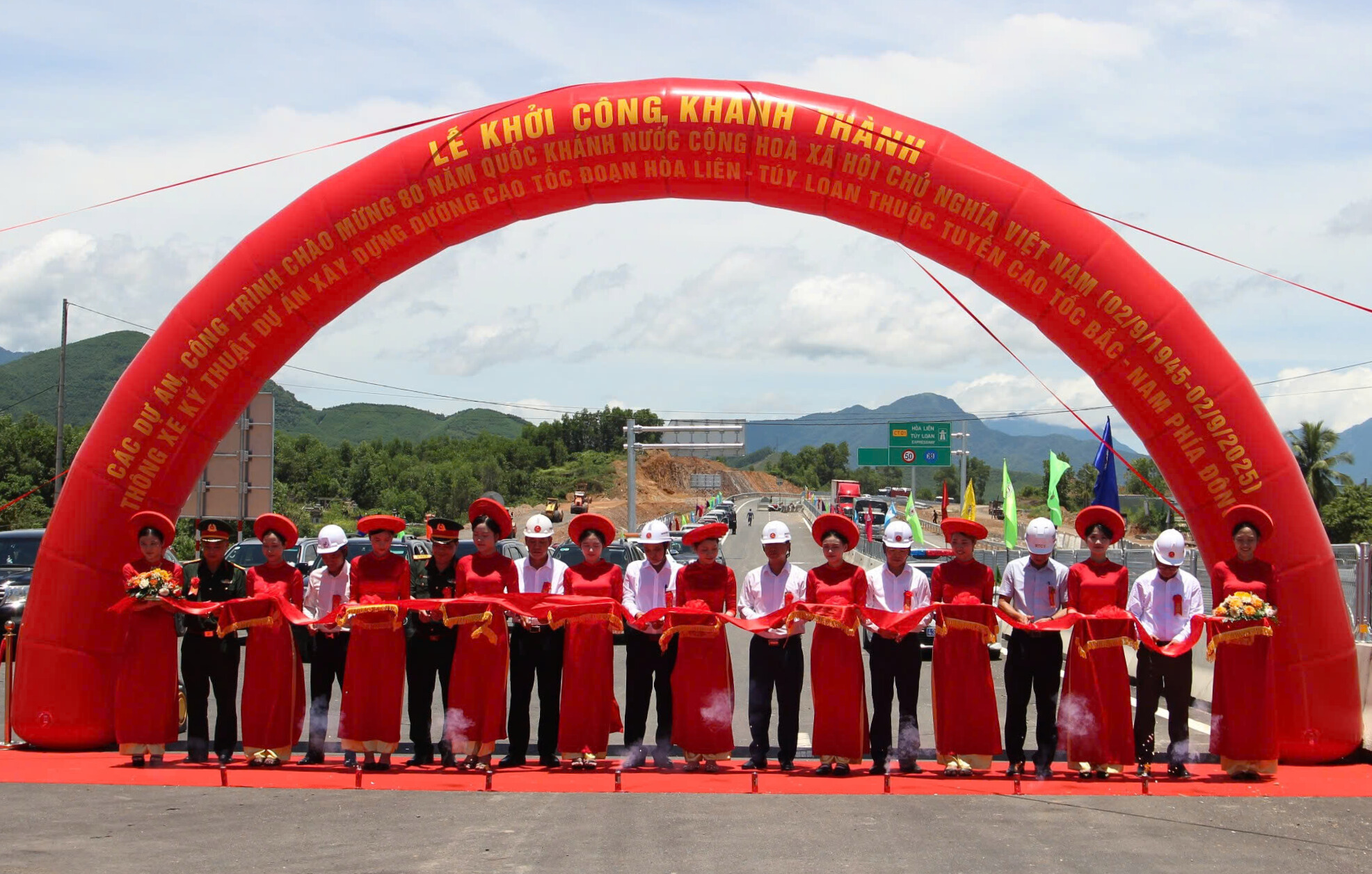Đà Nẵng: Thông xe kỹ thuật dự án cao tốc Hòa Liên - Túy Loan