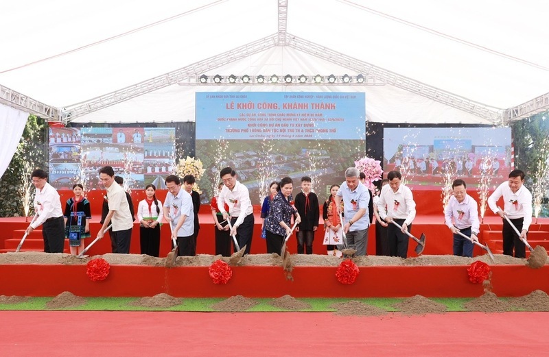 Lễ khởi công Dự án đầu tư xây dựng Trường phổ thông Dân tộc nội trú Tiểu học và THCS Phong Thổ (tỉnh Lai Châu) - Ảnh: Quý Trung/TTXVN
