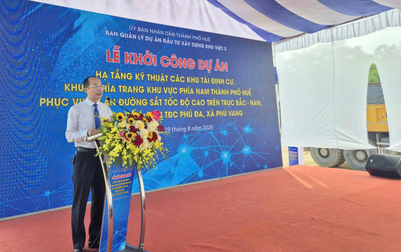 Phó Chủ tịch UBND TP. Huế Phan Quý Phương phát biểu tại lễ khởi công dự án hạ tầng kỹ thuật khu tái định cư Phú Đa, xã Phú Vang - Ảnh: Nguyễn Tuấn