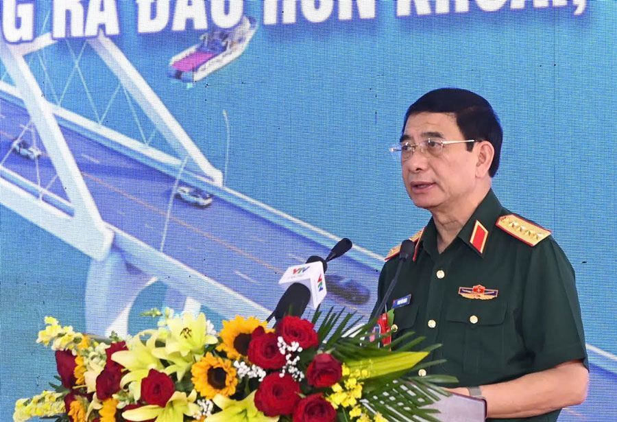 Ủy viên Bộ Chính trị, Bộ trưởng Quốc phòng Phan Văn Giang phát biểu tại lễ khởi công. Ảnh: Nhật Hồ
