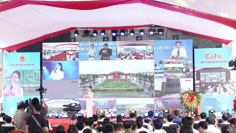 Đại biểu điểm cầu Thanh Hóa theo dõi chương trình từ các điểm cầu chính - Ảnh: Quốc Huy