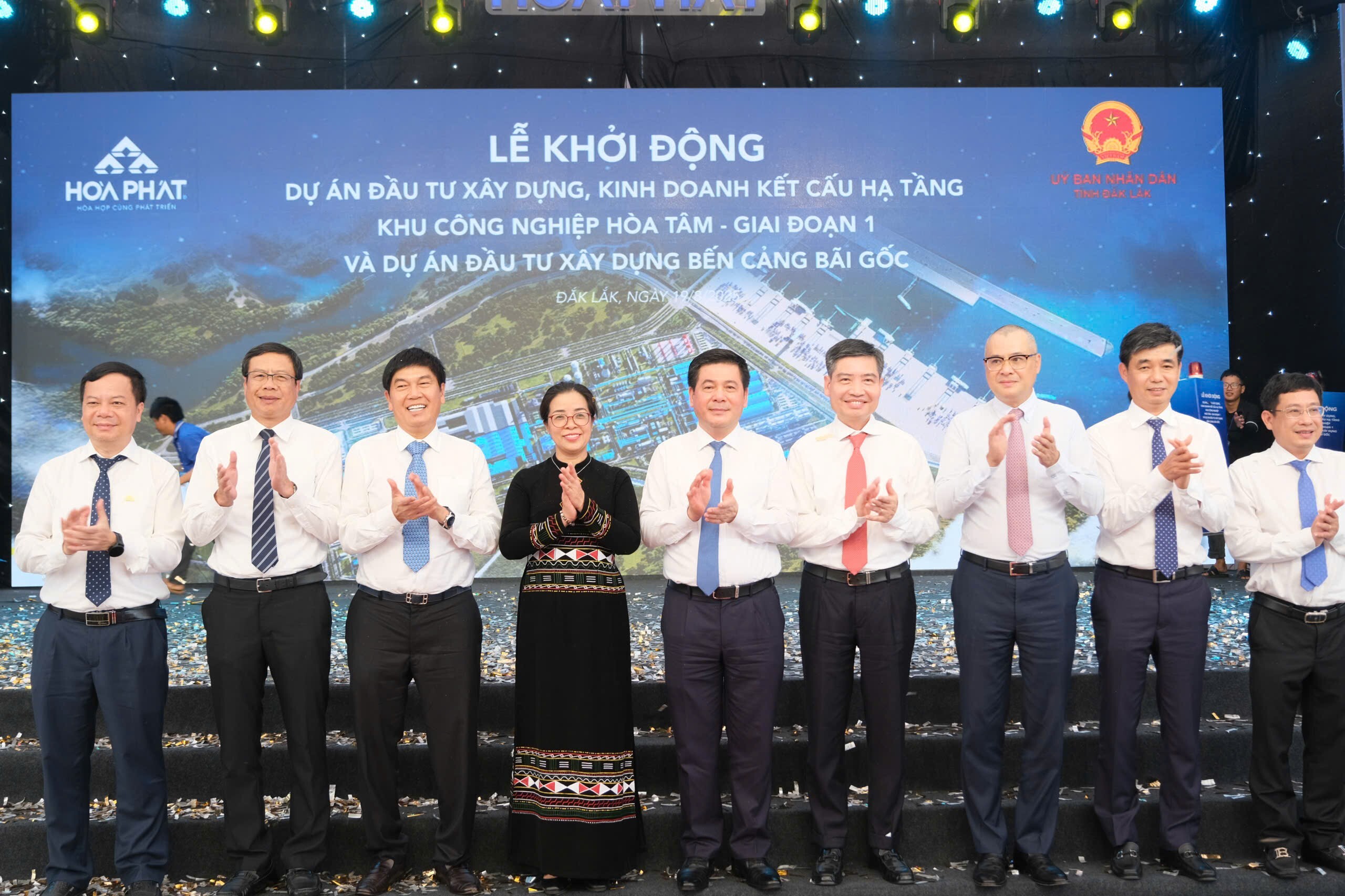Đại biểu tham dự lễ khởi công