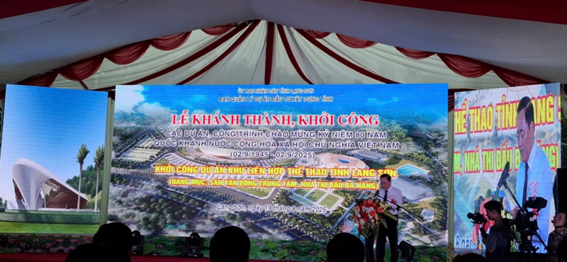 Chủ tịch UBND tỉnh Lạng Sơn, ông Hồ Tiến Thiệu phát biểu tại lễ khởi công - Ảnh: Nguyễn Hoàng