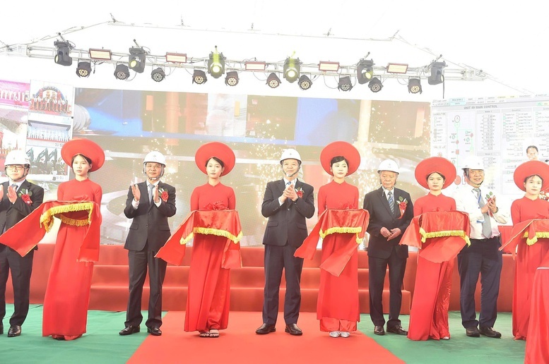Phó Thủ tướng Mai Văn Chính cắt băng khánh thành, phát điện Tổ máy số 1, Dự án Nhà máy Thủy điện Hòa Bình mở rộng - Ảnh: VGP/Giang Thanh