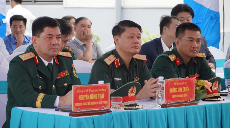 Các đại biểu dự lễ khánh thành - Ảnh: QV