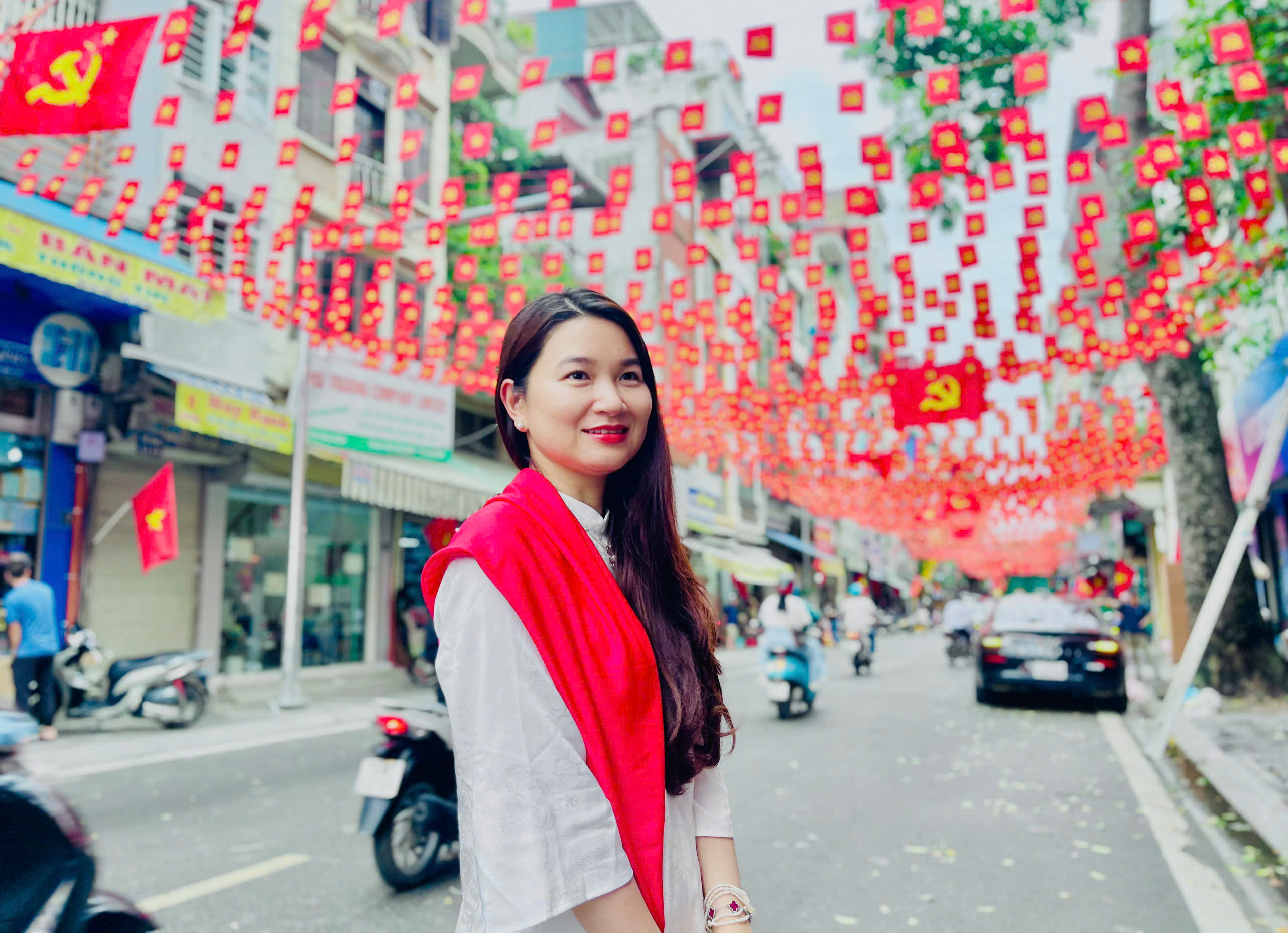 Hà Nội lung linh sắc cờ hoa trong không khí chào mừng 2/9