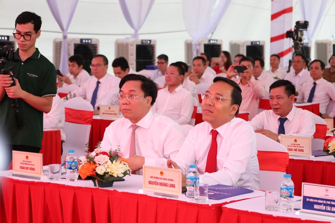 Thứ trưởng Bộ Công Thương Nguyễn Hoàng Long dự buổi lễ - Ảnh: Đình Dũng