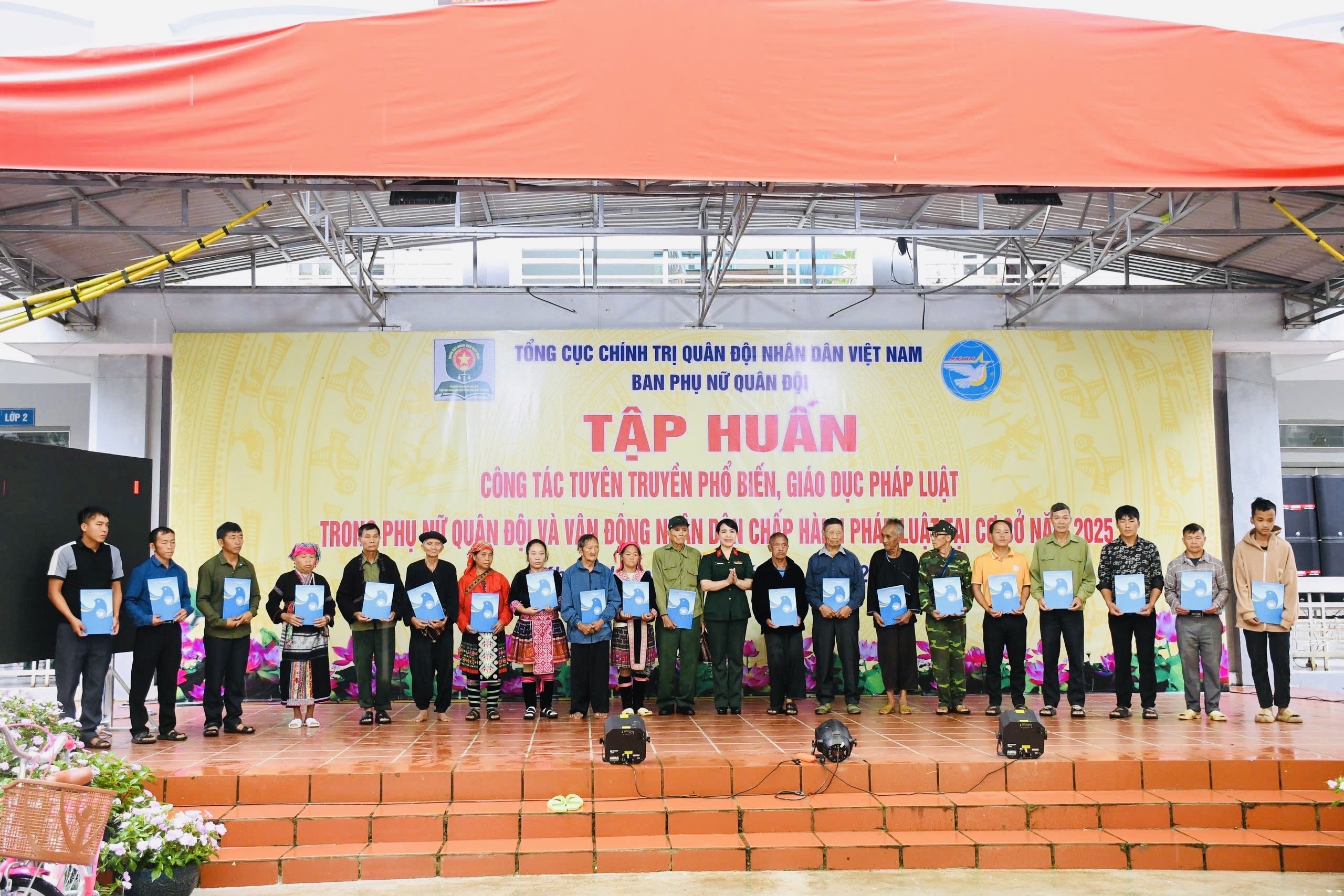 Ban Phụ nữ Quân đội tập huấn, tuyên truyền pháp luật tại Lai Châu