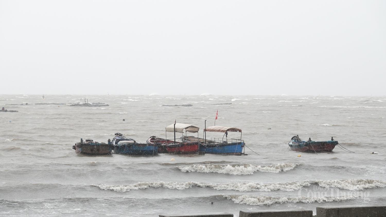 Bão số 5 sắp đổ bộ, Thanh Hóa có mưa to, gió lớn