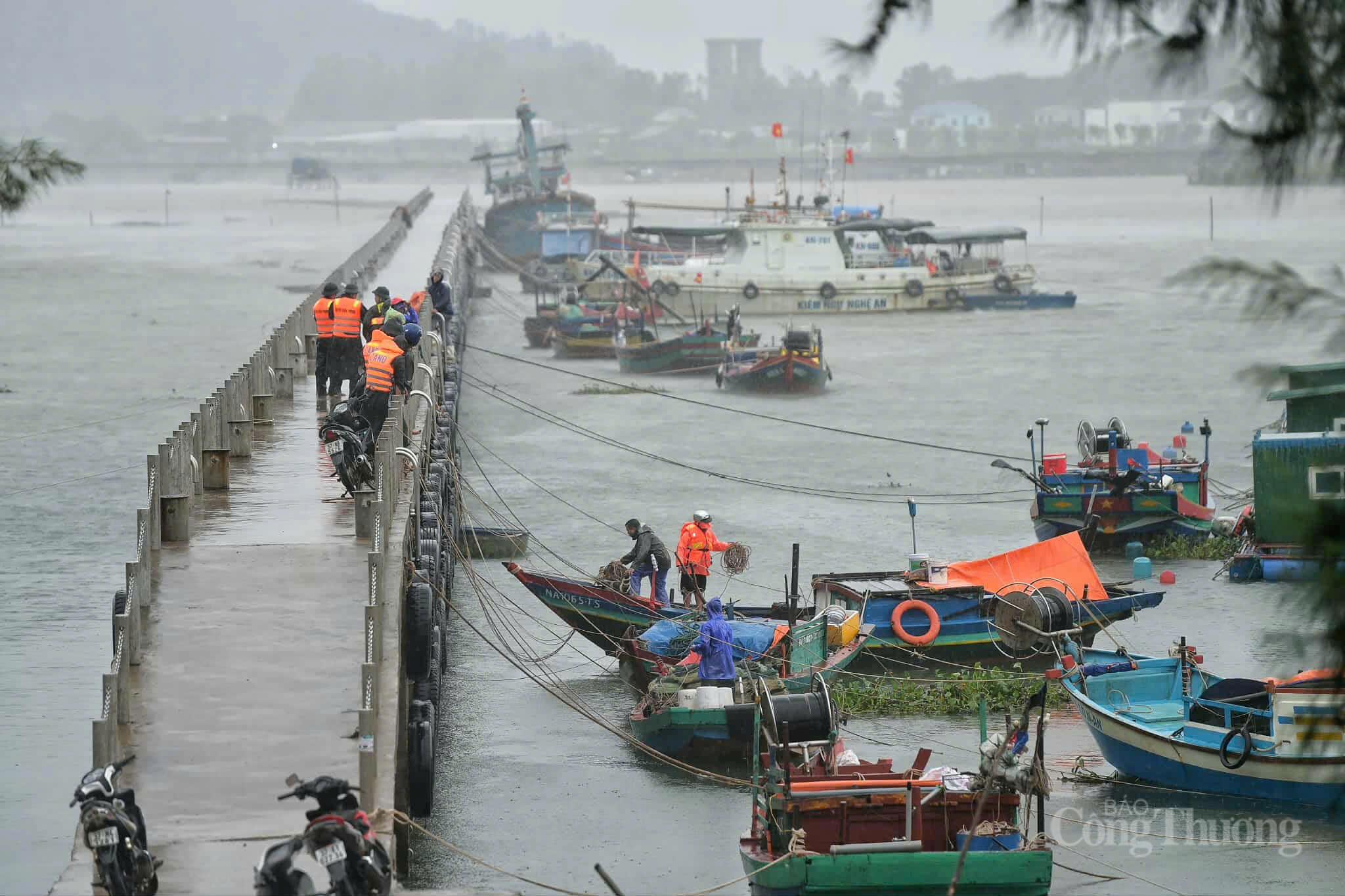 Nghệ An cấm tạm thời một số tuyến đường để phòng chống bão số 5