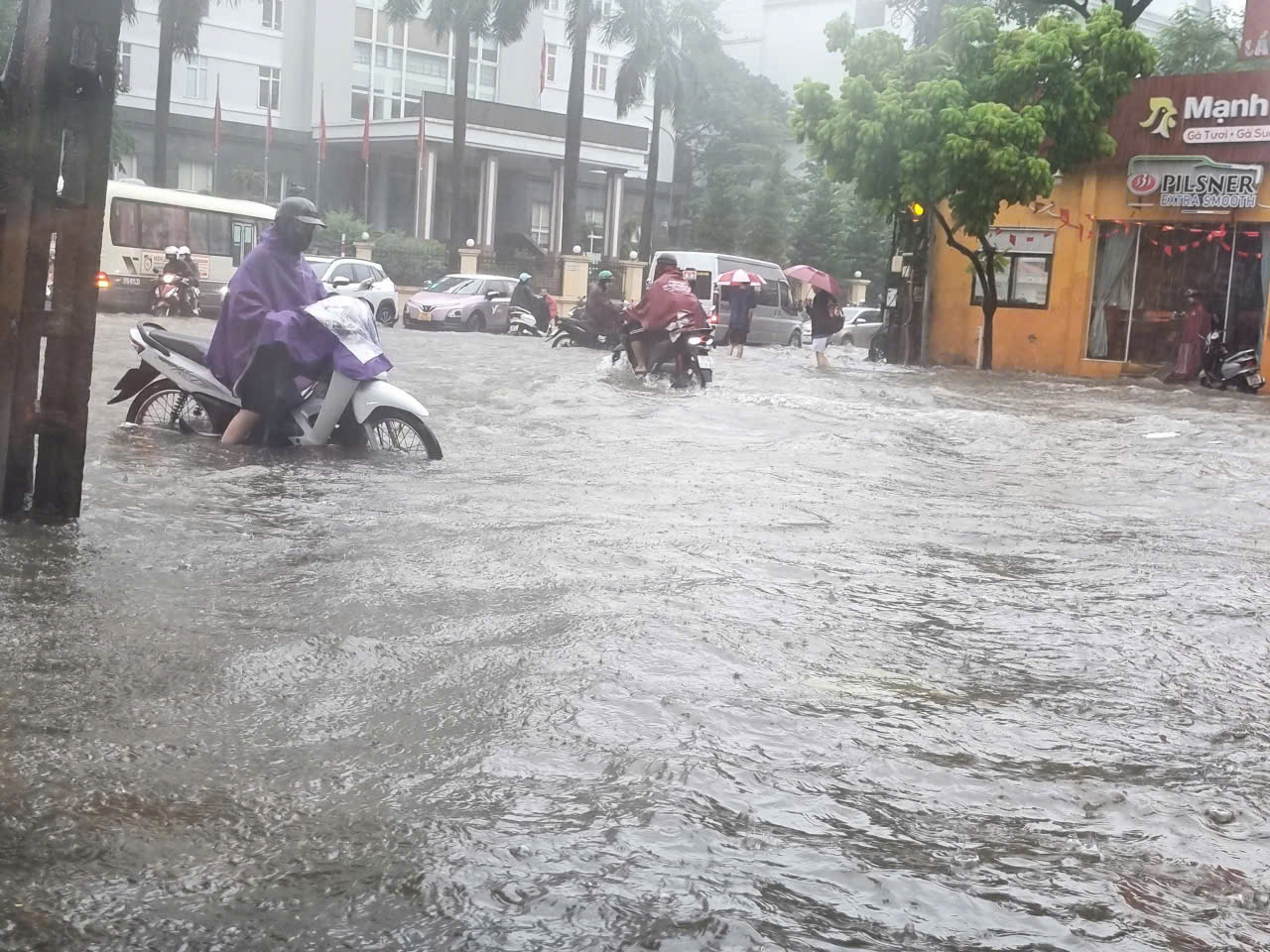Chi tiết các điểm úng ngập tại Hà Nội sáng nay 26/8