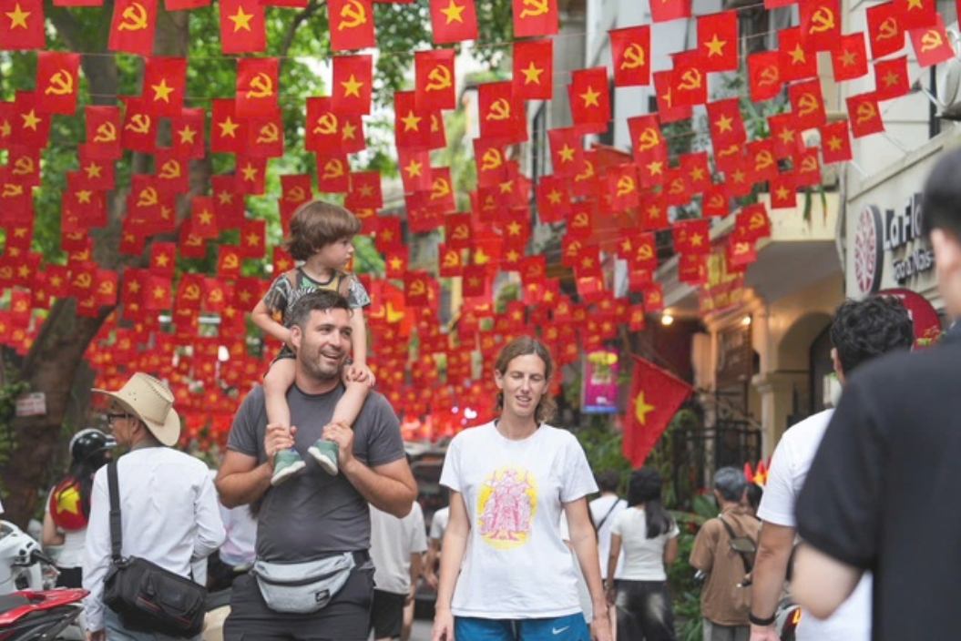 Infographic | 8 tháng, Hà Nội đón 21,58 triệu lượt khách du lịch