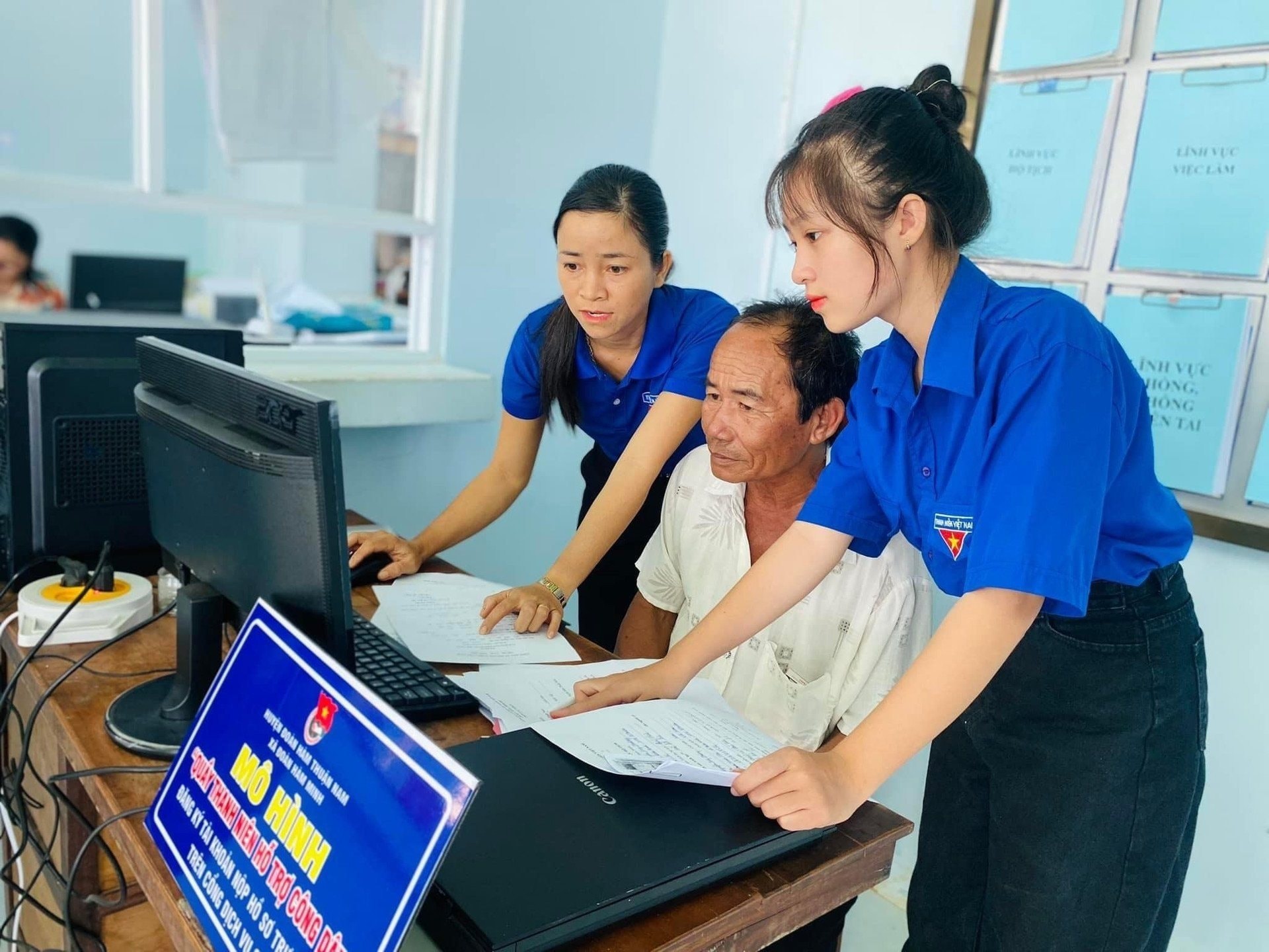 Từ lớp 'bình dân học vụ' đến 'bình dân học vụ số'