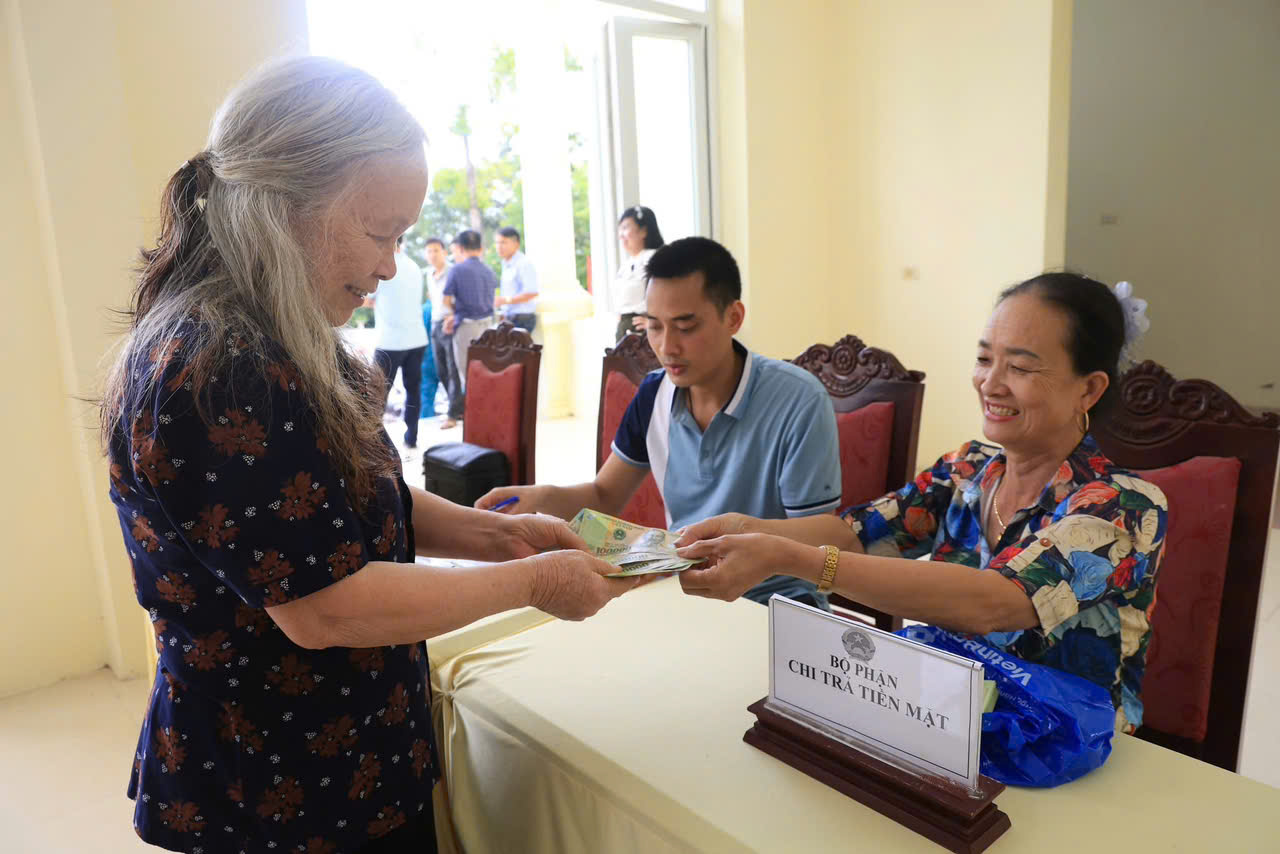 Phú Thọ: Niềm vui lan tỏa từ món quà Tết Độc lập đến từng người dân