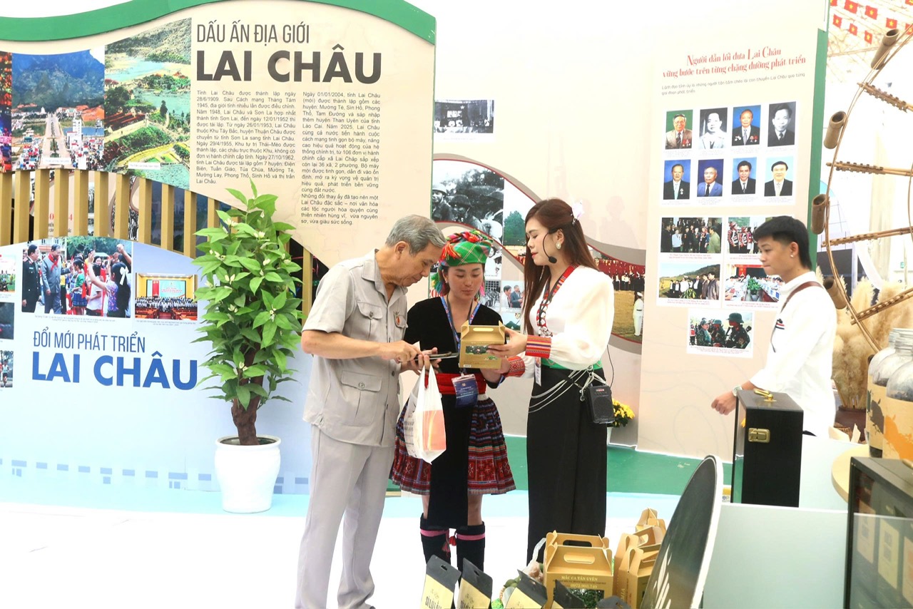 Sản phẩm vùng cao Lai Châu gây ấn tượng tại Triển lãm thành tựu đất nước