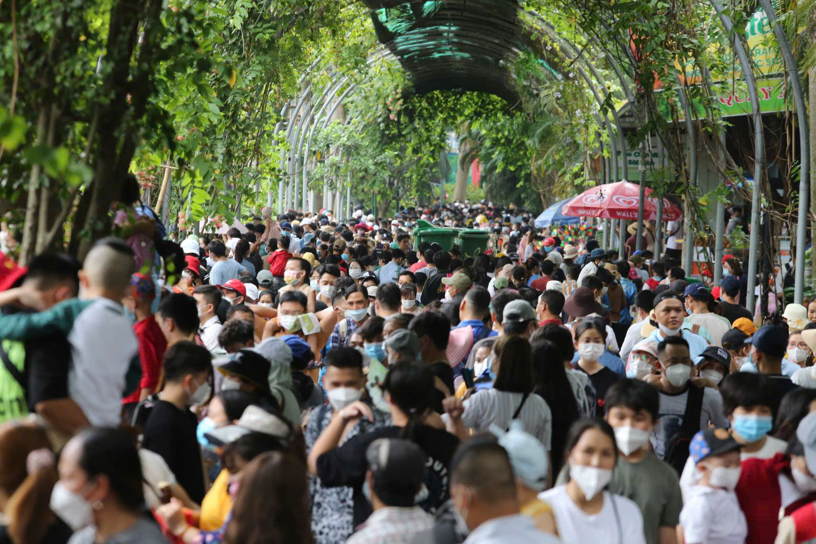 TP. Hồ Chí Minh: Khu du lịch, vui chơi hút khách dịp lễ 2/9