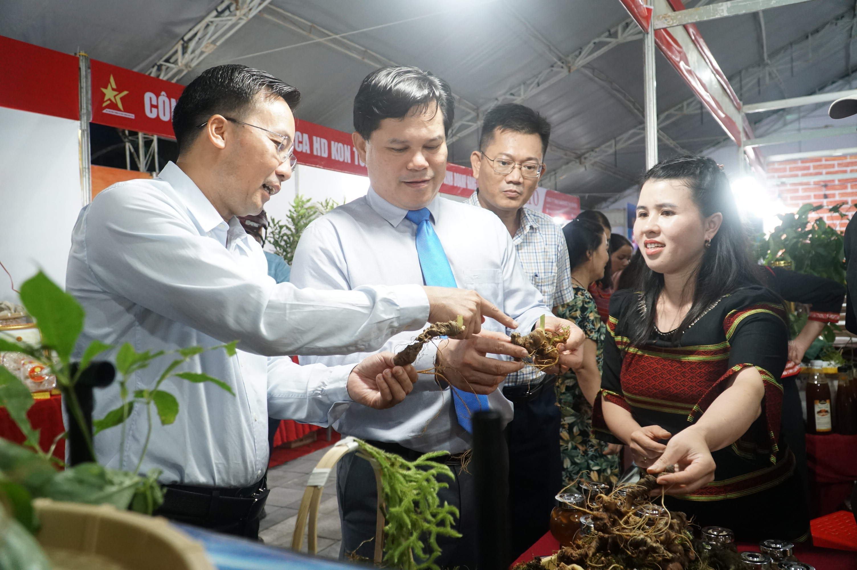 Quảng Ngãi: Xúc tiến thương mại cho sản phẩm vùng dân tộc thiểu số