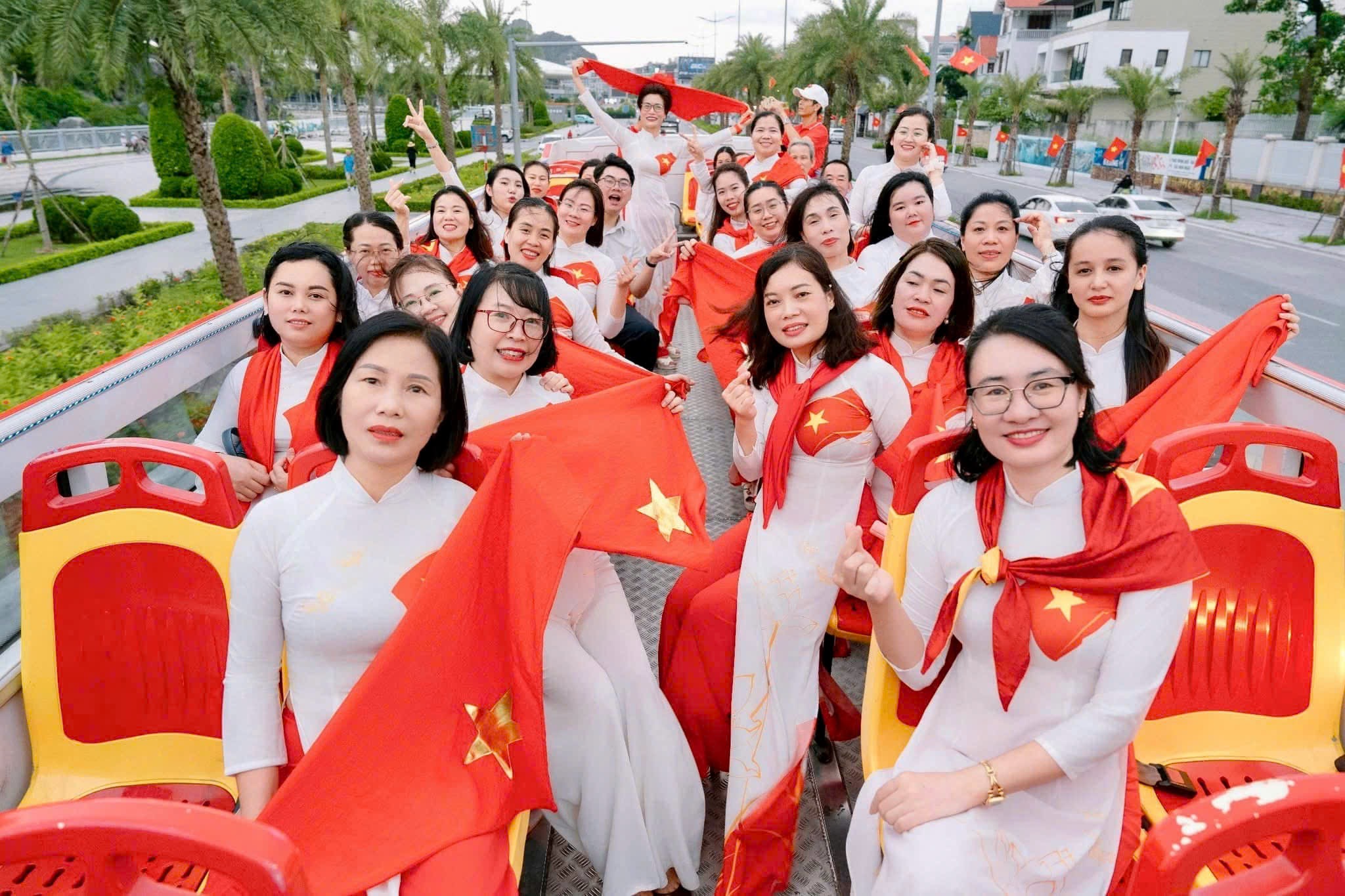 Hàng chục vạn du khách đến với Quảng Ninh dịp Tết Độc lập