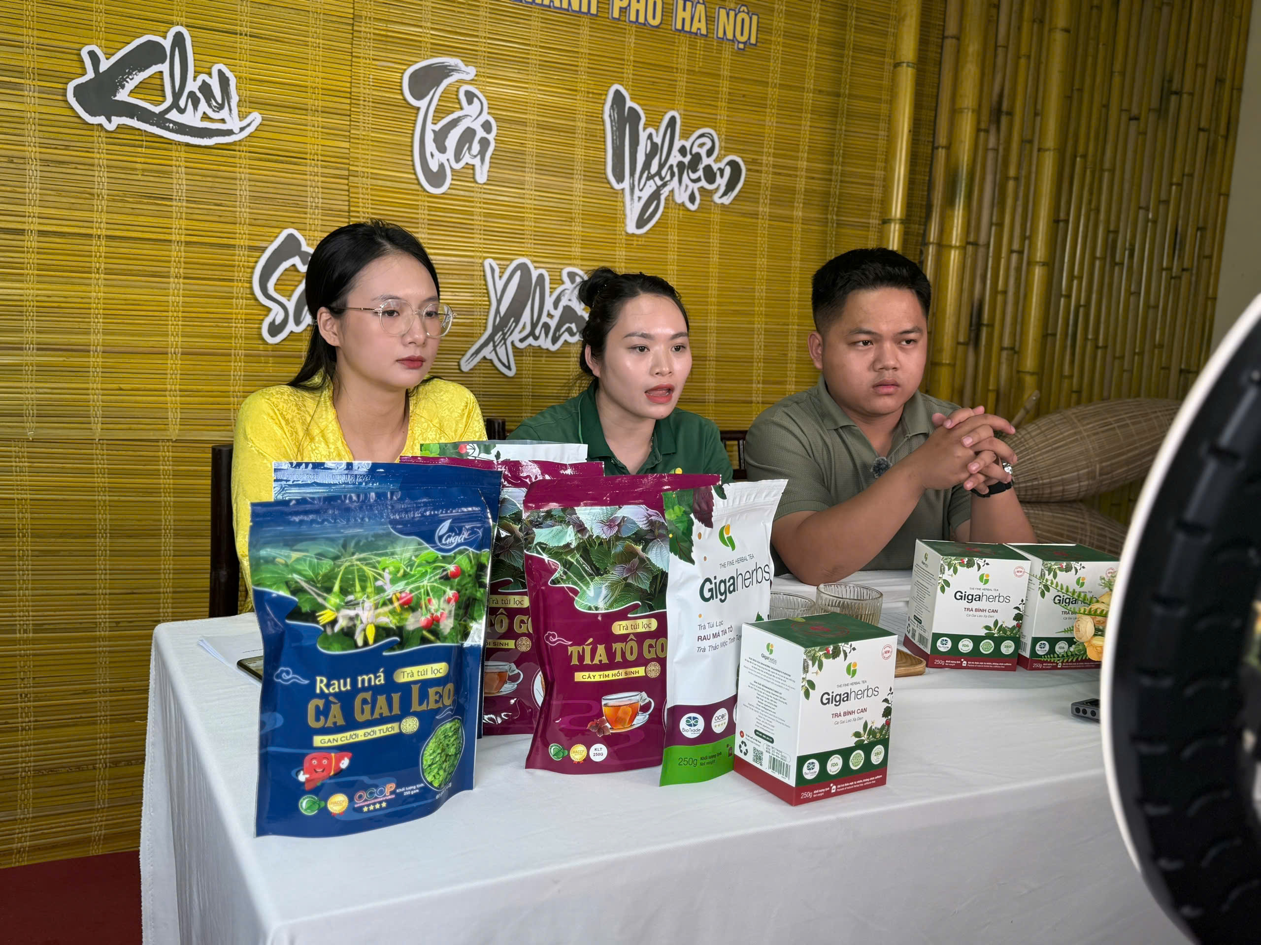 Chuyển đổi số: 'Cánh cửa' dẫn lối sản phẩm đồng bào dân tộc đến người tiêu dùng