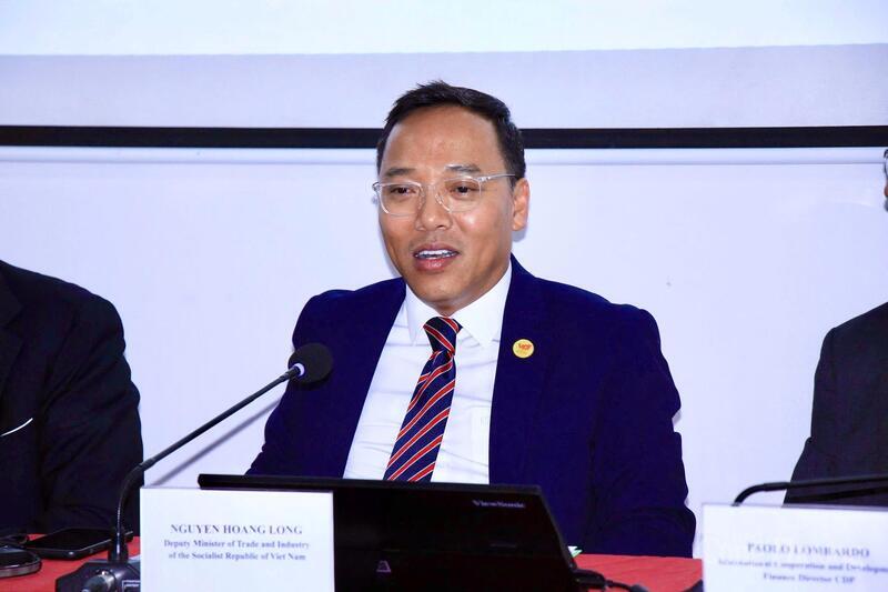 thu - truong - nguyen - hoang - long.jpg