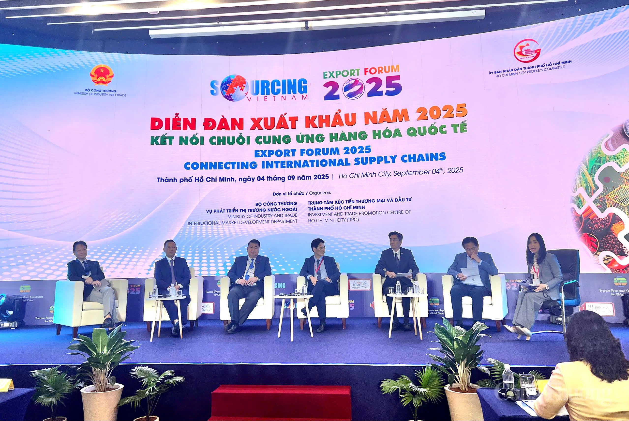 Diễn đàn xuất khẩu 2025: Định hình chiến lược đưa hàng Việt vào chuỗi cung ứng toàn cầu