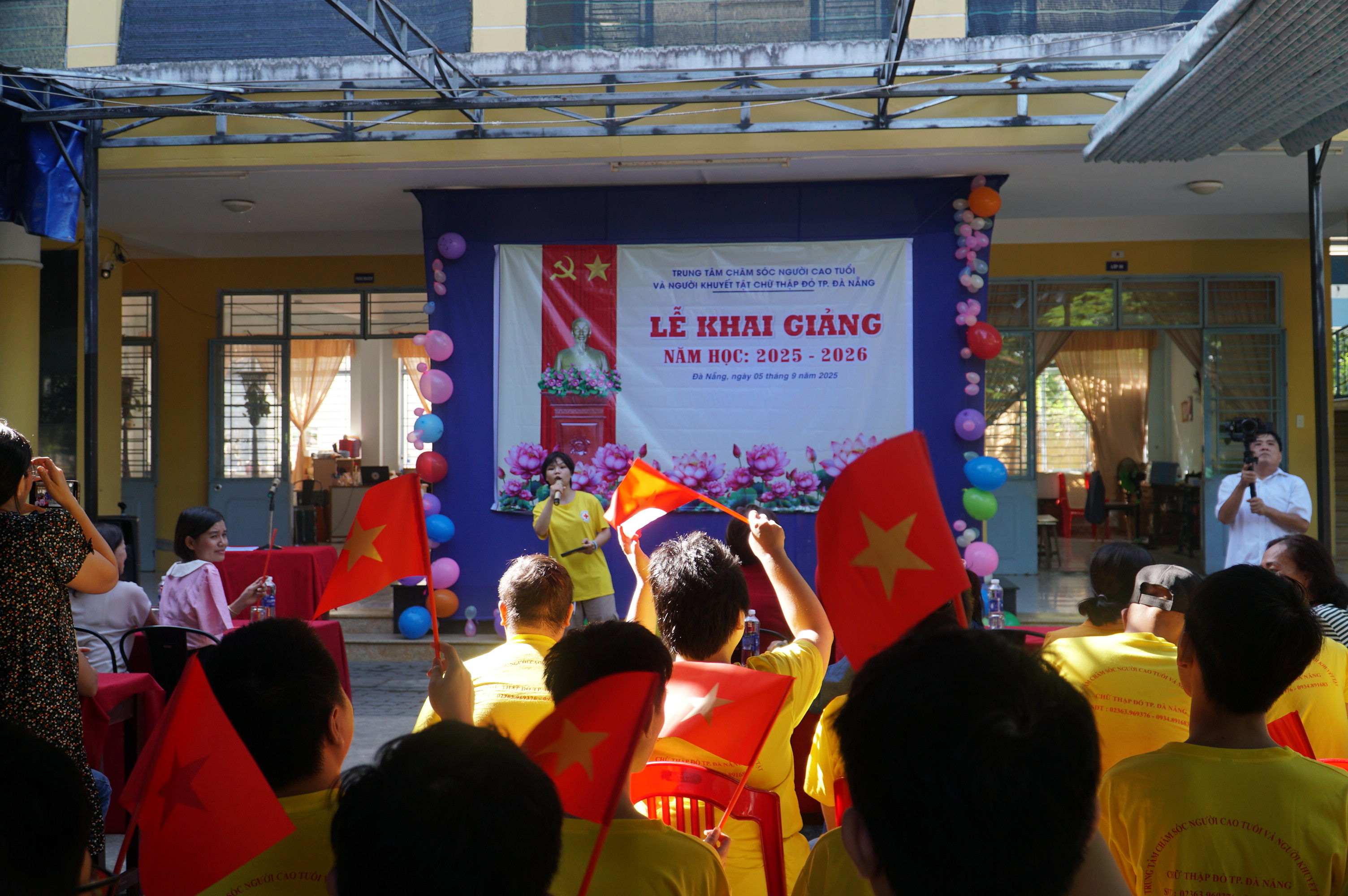 Lễ khai giảng giản dị đầy cảm xúc của các học sinh khuyết tật Đà Nẵng