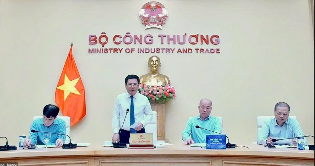 Bộ trưởng Nguyễn Hồng Diên chủ trì hội nghị. Ảnh: Cấn Dũng