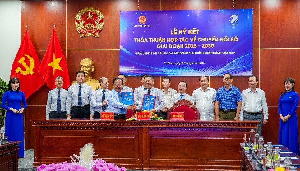 Cà Mau bắt tay Tập đoàn VNPT thúc đẩy chuyển đổi số