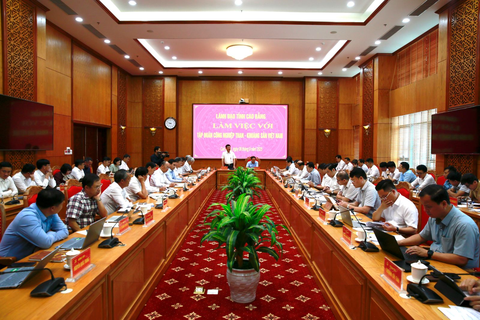 TKV đẩy mạnh sản xuất, kinh doanh và đầu tư bền vững tại Cao Bằng