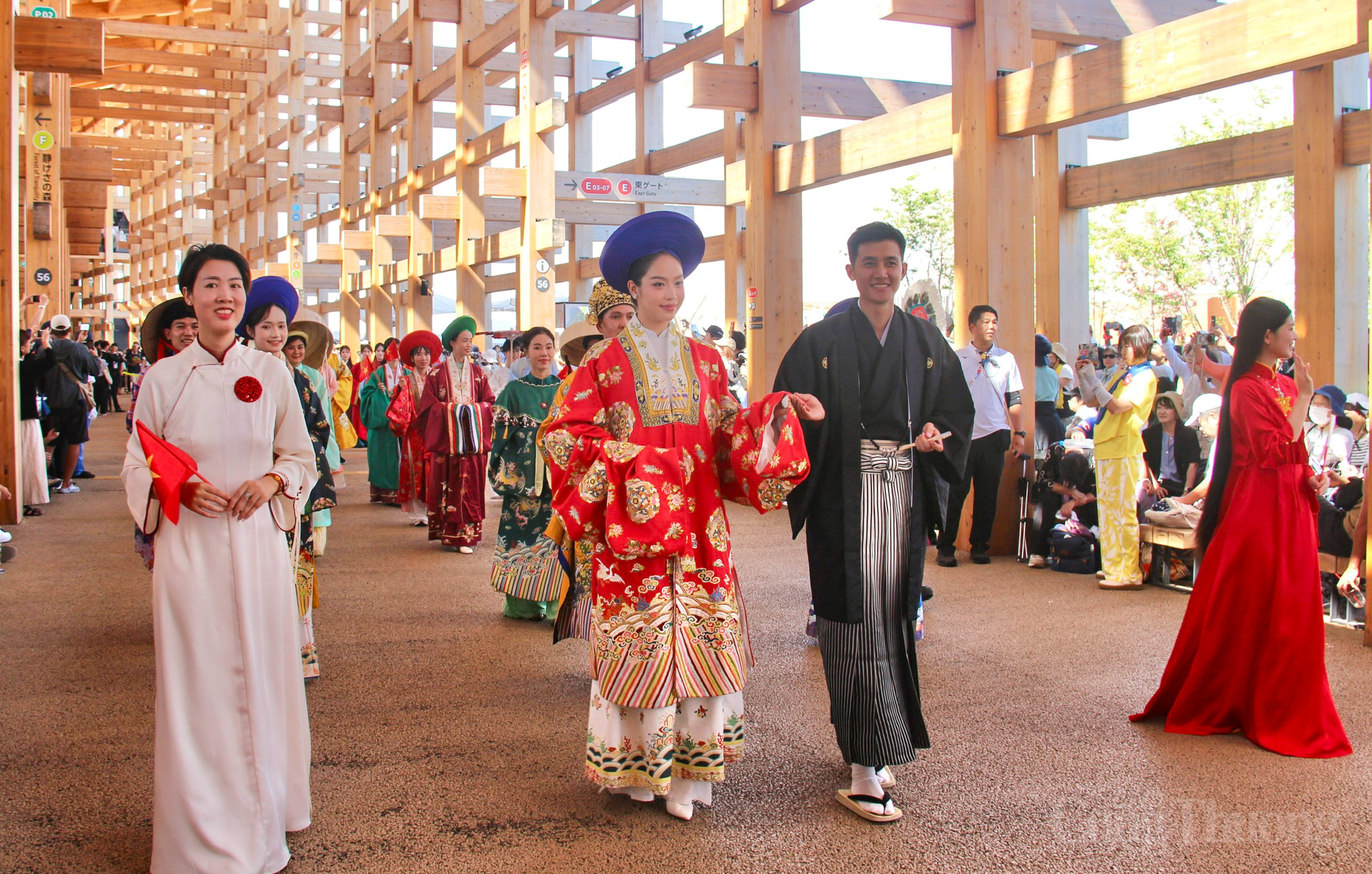 Cổ phục Việt Nam gây ấn tượng mạnh tại EXPO 2025 Osaka, Nhật Bản