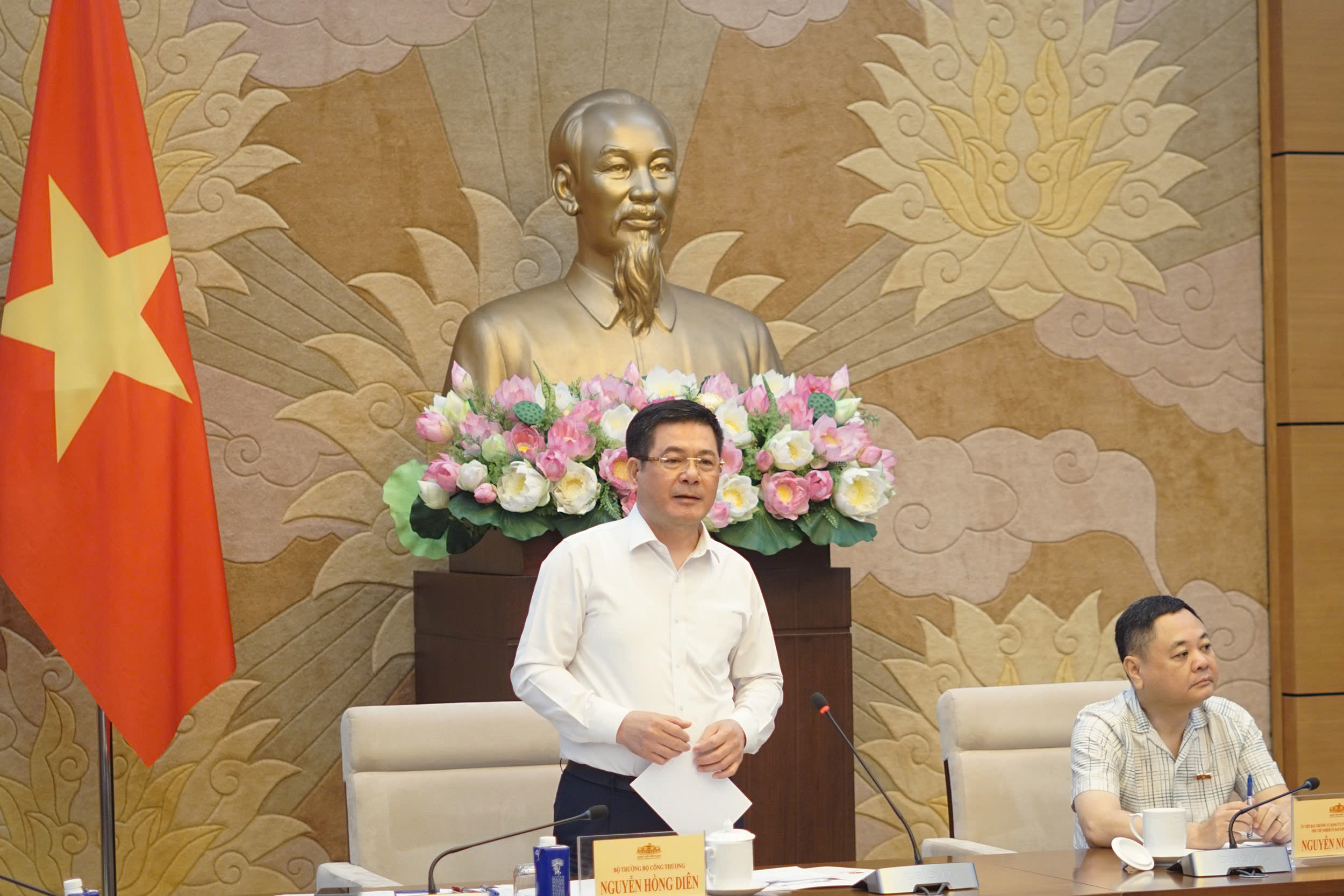 Ủy ban Kinh tế và Tài chính thẩm tra sơ bộ dự án Luật Thương mại điện tử
