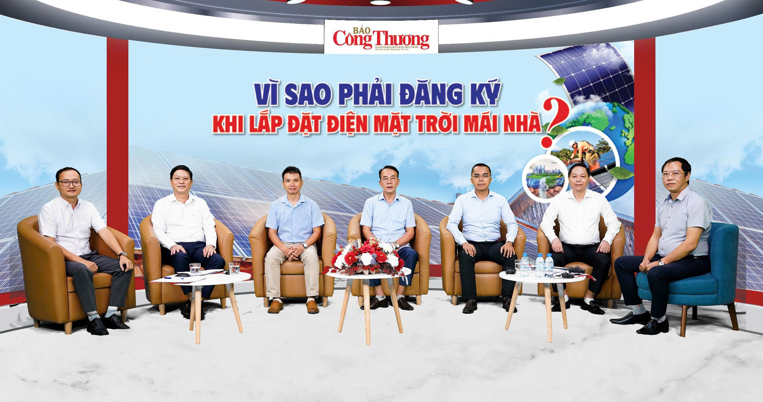 Các chuyên gia, khách mời tham gia tọa đàm