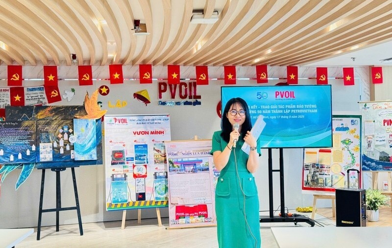 Bà Nguyễn Linh Giang, Thành viên HĐQT PVOIL, Trưởng Ban Giám khảo phát biểu tại buổi trao giải (Ảnh PVOIL)