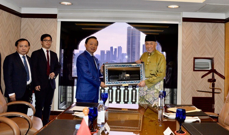 Hai Phó Thủ tướng nhất trí với các đề xuất hợp tác trong lĩnh vực Halal. Ảnh: VGP/XT.