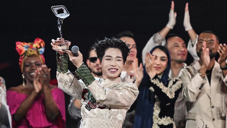 Thủ tướng gửi thư biểu dương thành tích xuất sắc của ca sỹ Đức Phúc