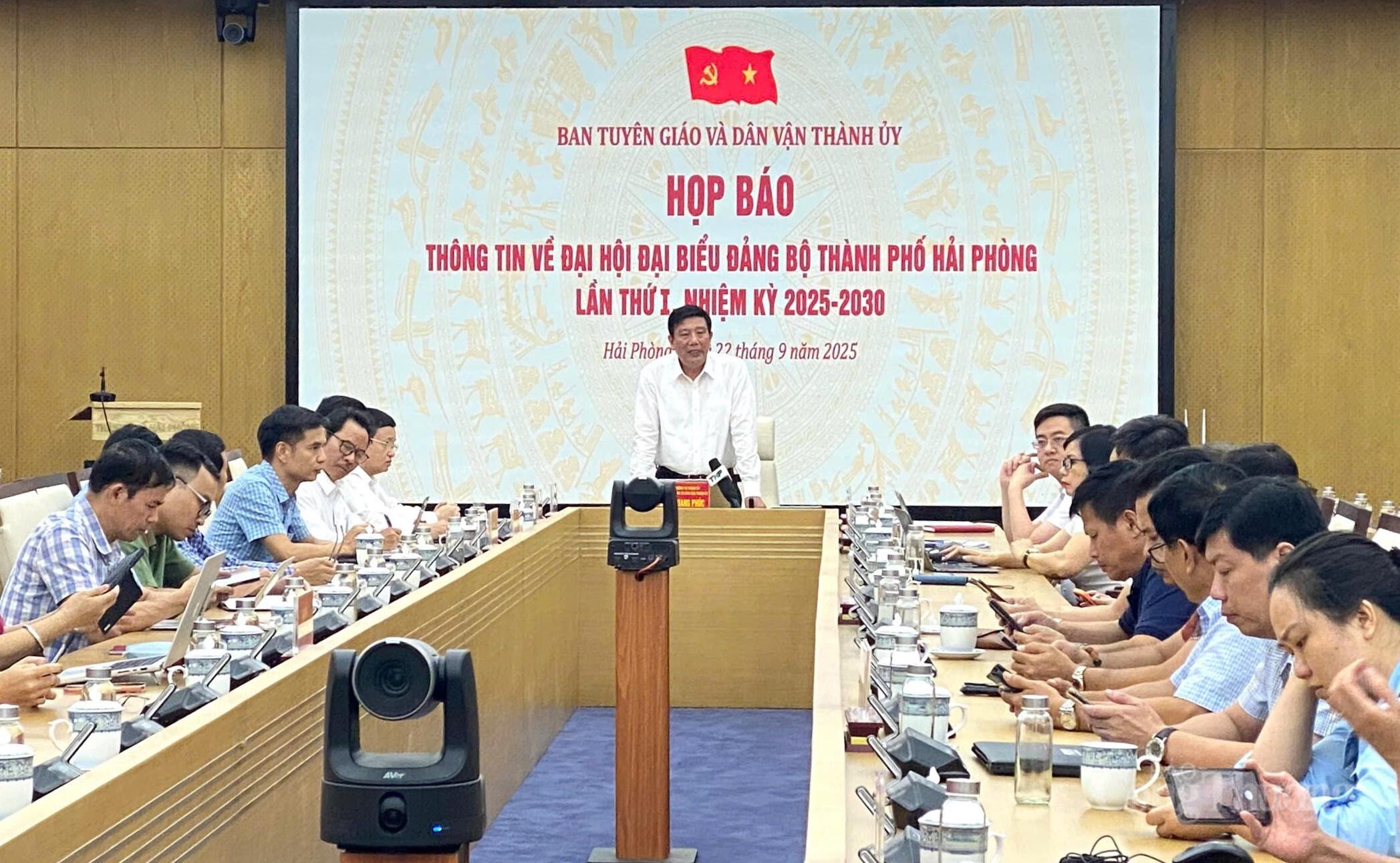 Lãnh đạo Ban Tuyên giáo và Dân vận Thành ủy Hải Phòng phát biểu tại cuộc họp