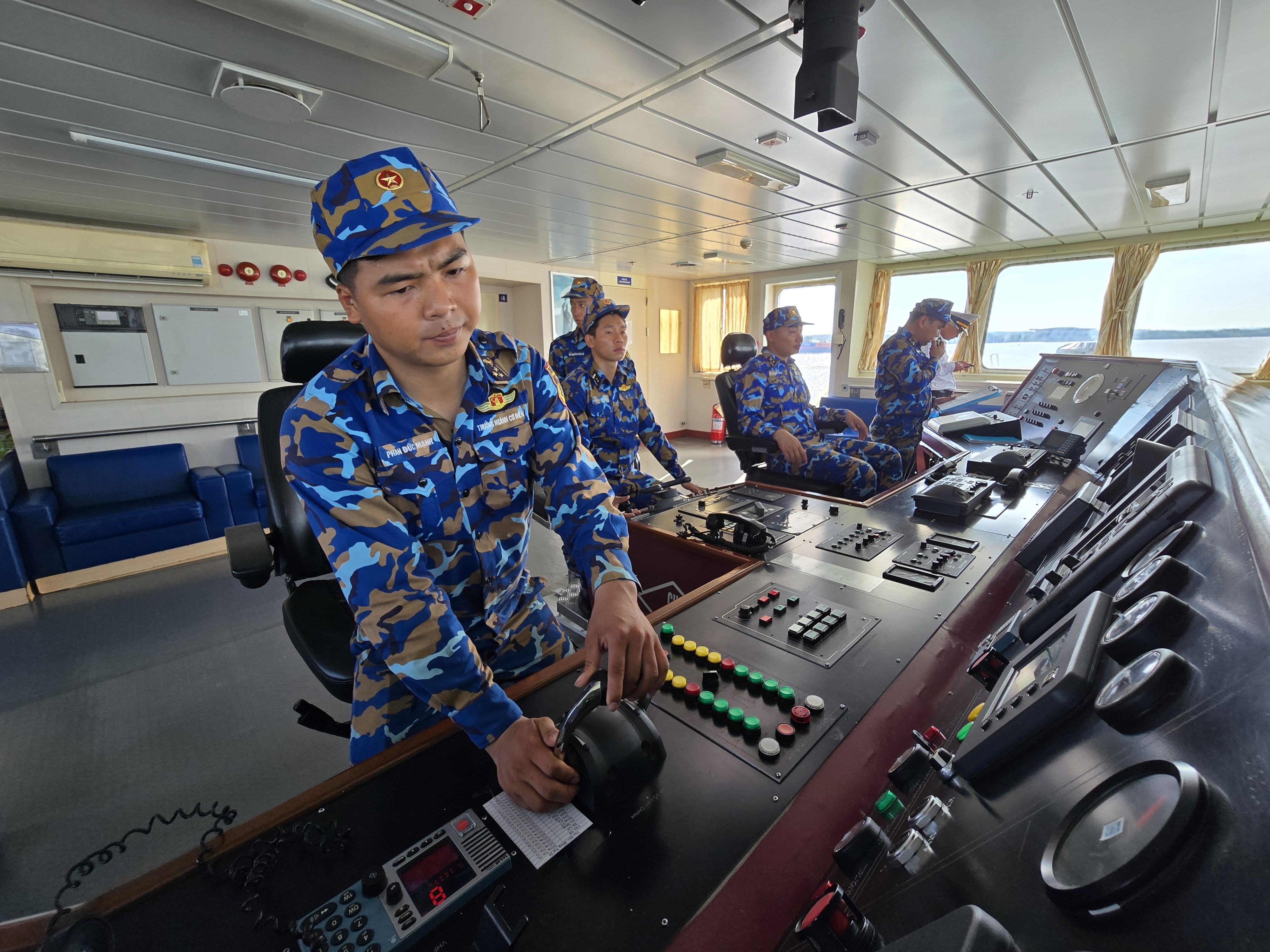 Những người lính Lữ đoàn 955 thời gian làm nhiệm vụ trên biển, đảo còn nhiều hơn thời gian ở đất liền (Ảnh chụp kíp tàu 571 trong hải trình ra Trường Sa tháng 5/2024).