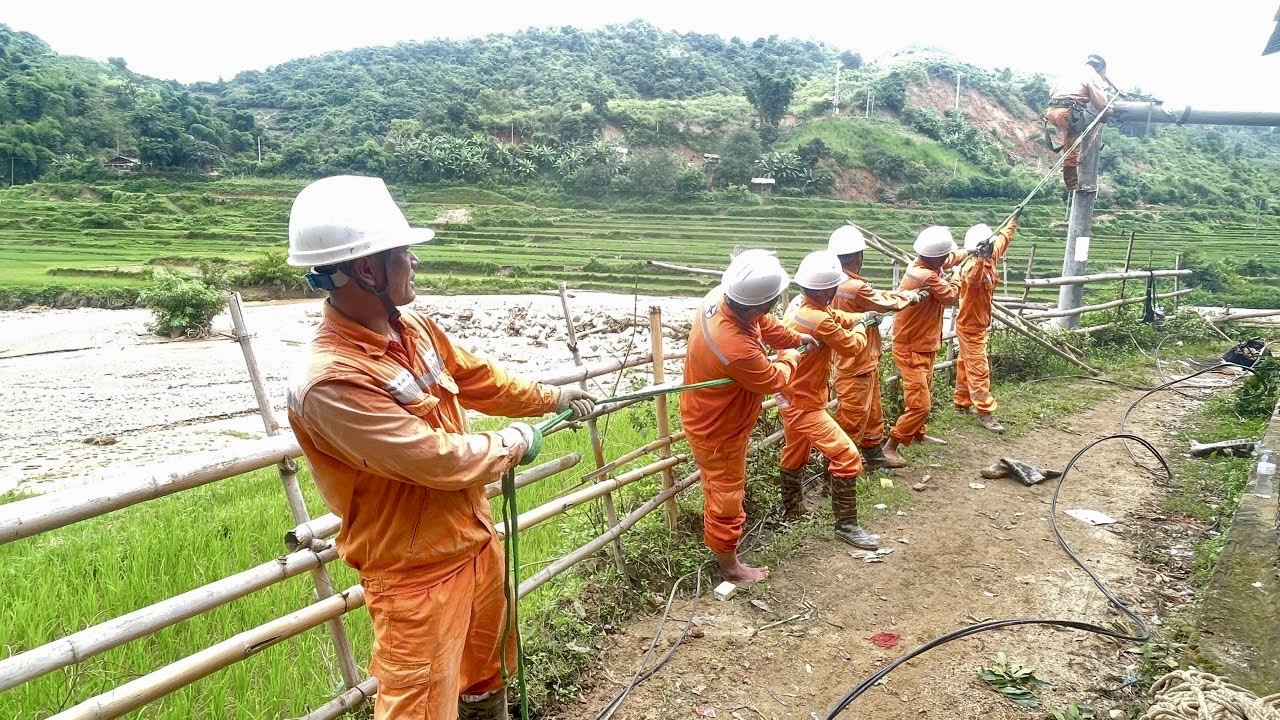 Điện Biên: Những mạch điện hồi sinh từ vùng lũ dữ