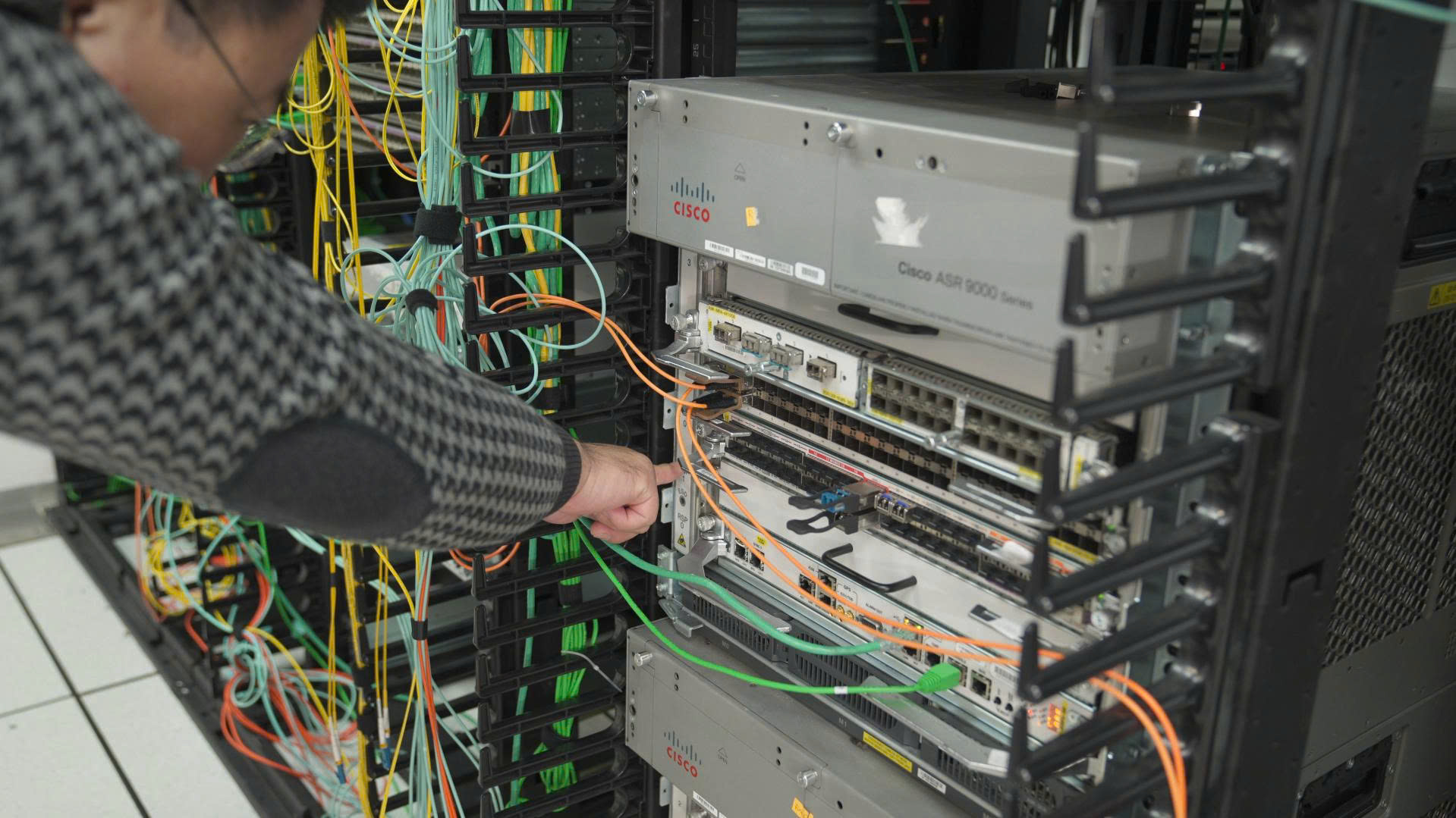 Phòng thí nghiệm 5G RON: 'Chìa khóa' khai mở sức mạnh AI