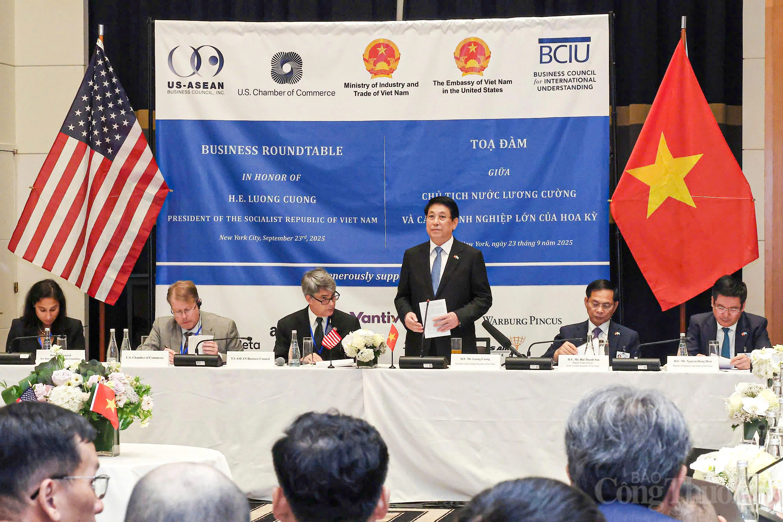 Chủ tịch nước Lương Cường chủ trì Tọa đàm với doanh nghiệp lớn Hoa Kỳ