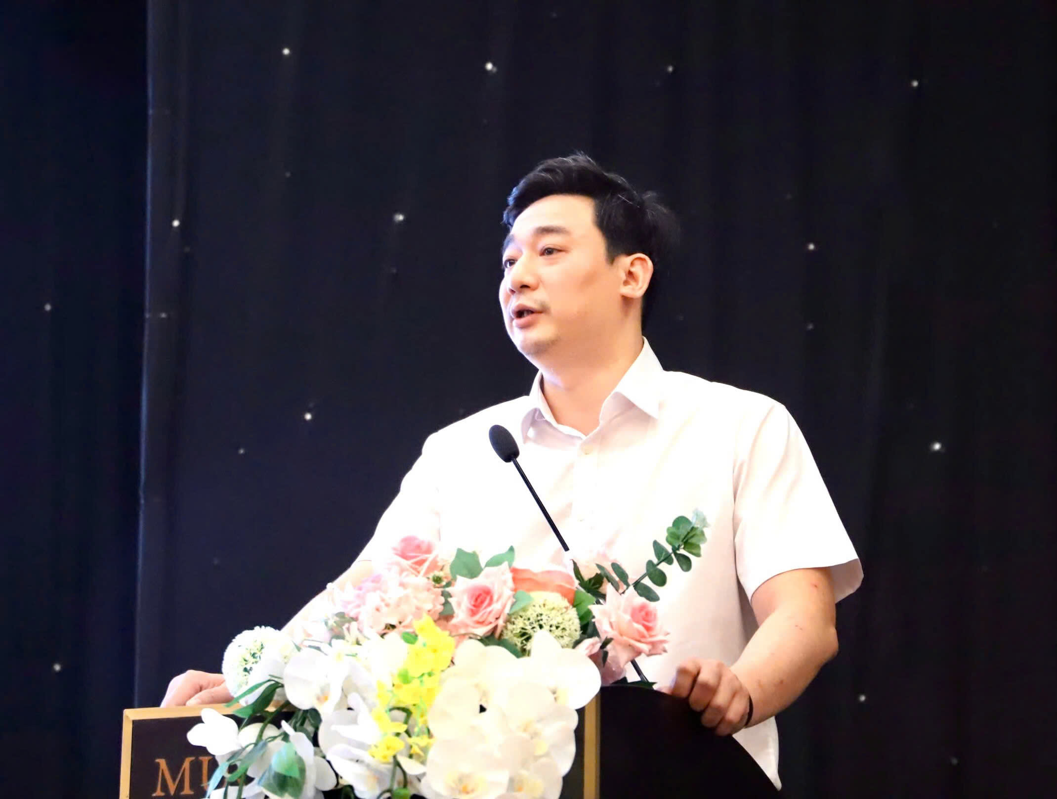 Ông Ngô Đức Minh, Vụ trưởng Vụ Pháp chế (Bộ Công Thương) phát biểu tại hội nghị. Ảnh: Hoa Quỳnh