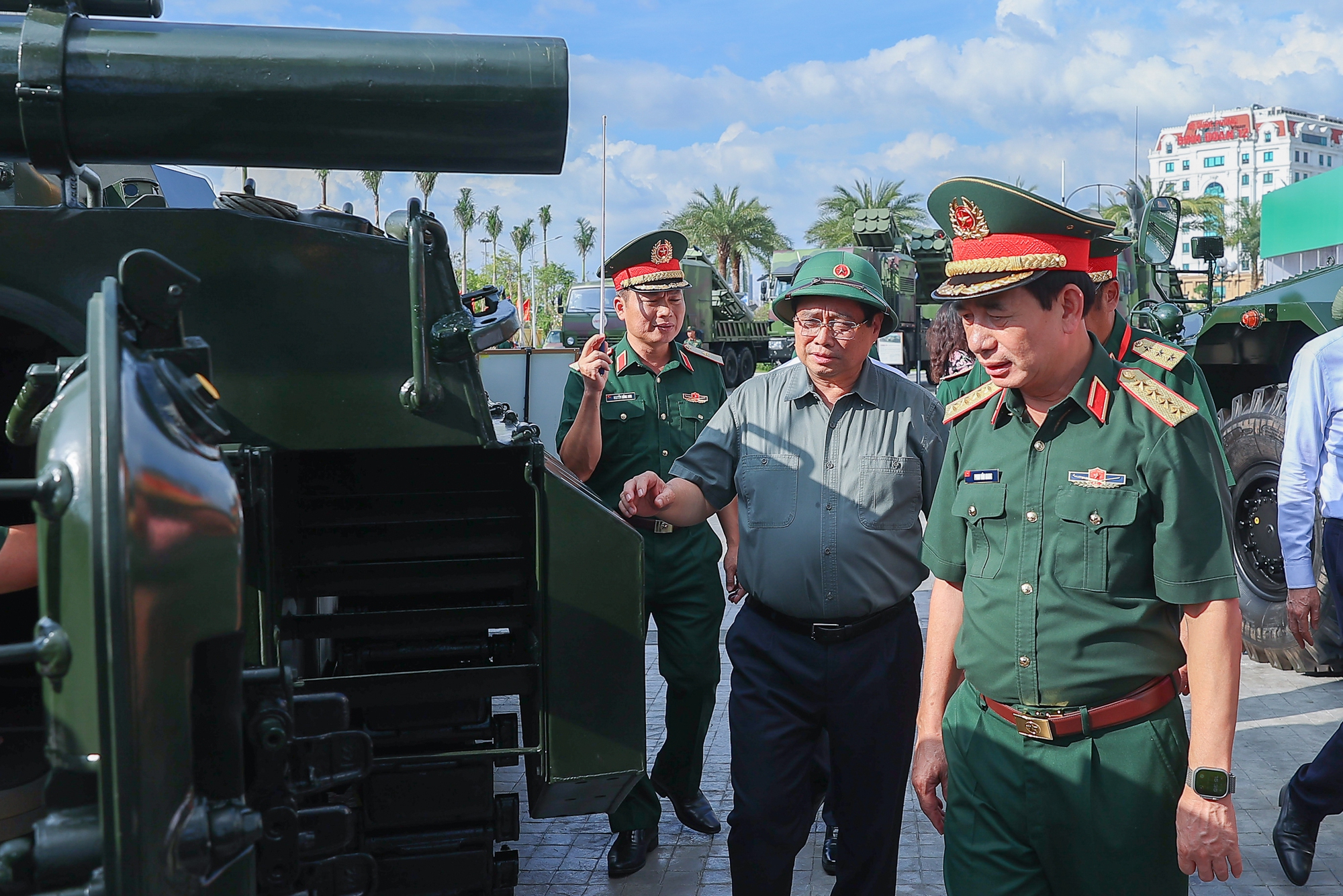 Thủ tướng Phạm Minh Chính làm việc tại Tổng cục Công nghiệp Quốc phòng