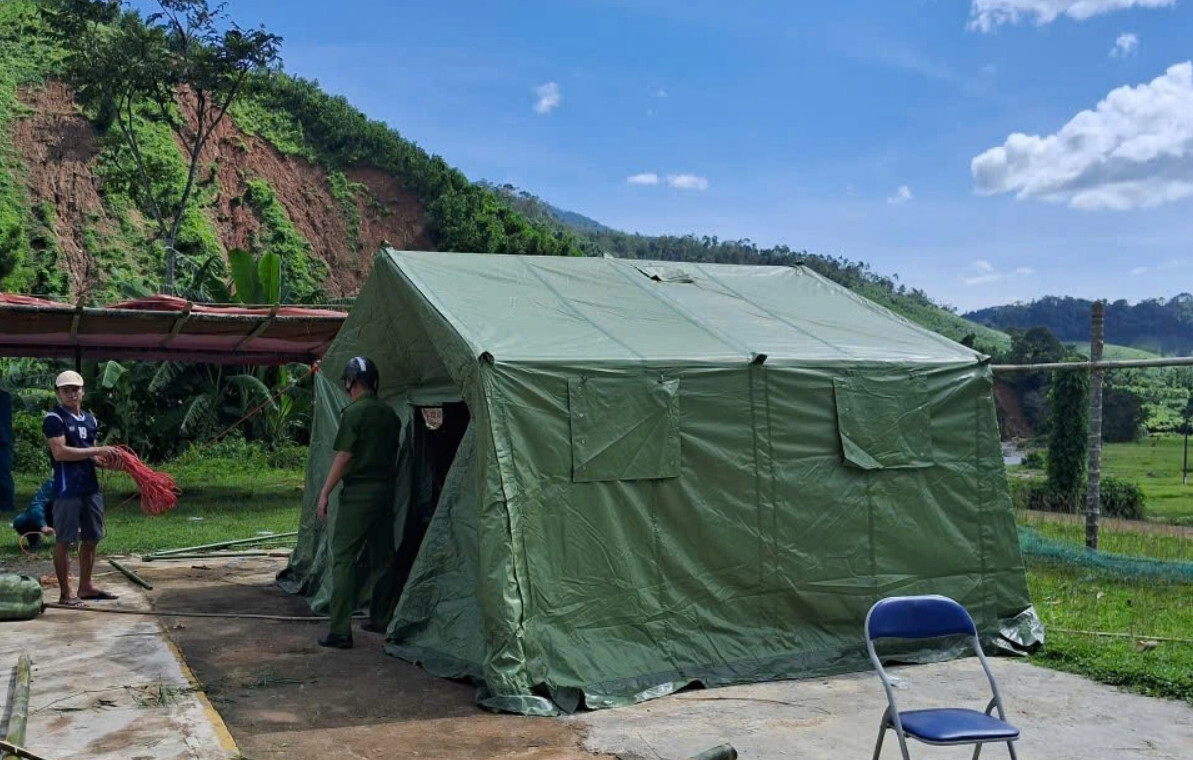 Thanh Hóa: Dựng lều dã chiến, khẩn trương sơ tán dân tránh bão số 10