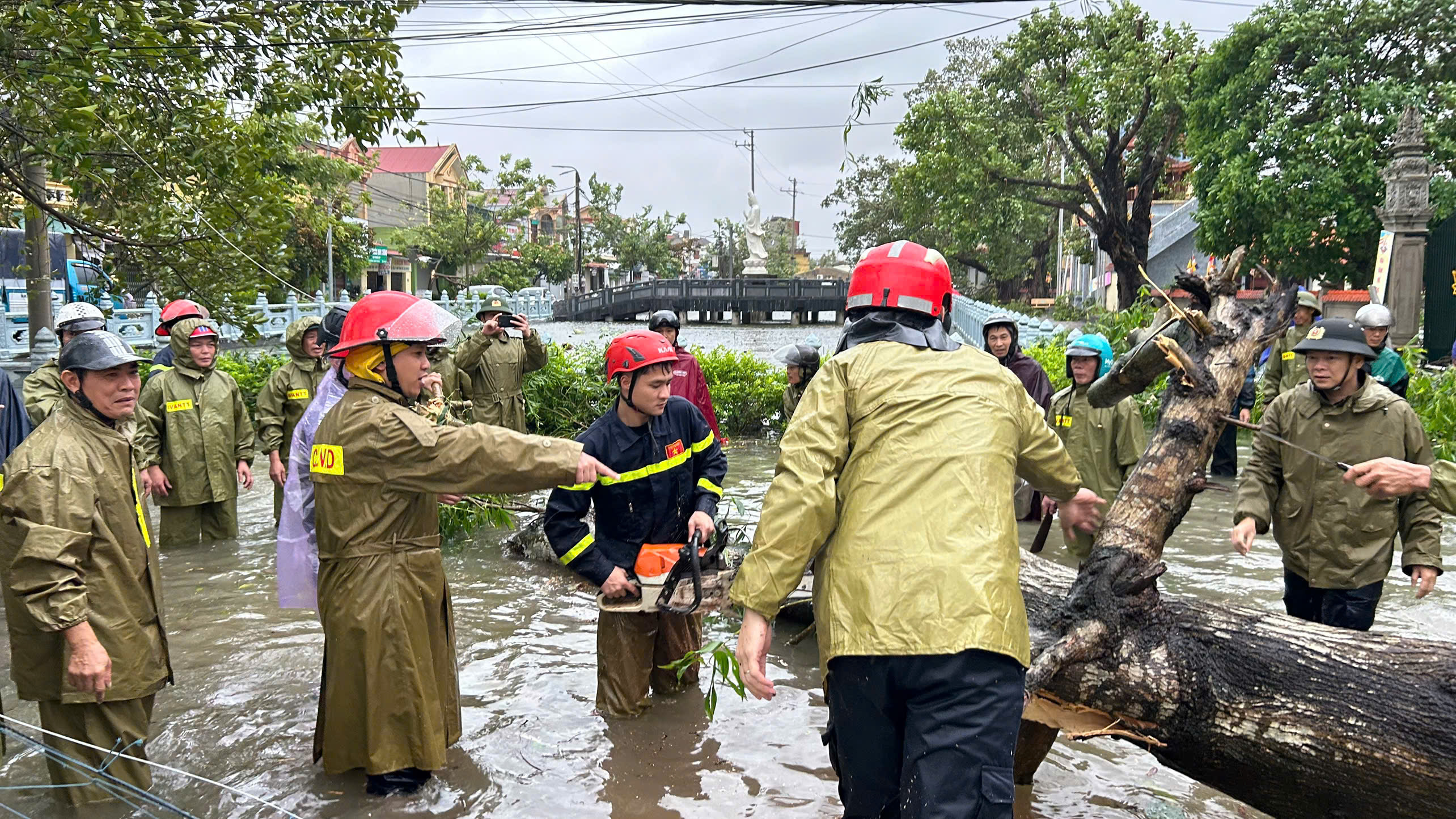 Thanh Hóa: Một cán bộ tử vong khi chống bão số 10